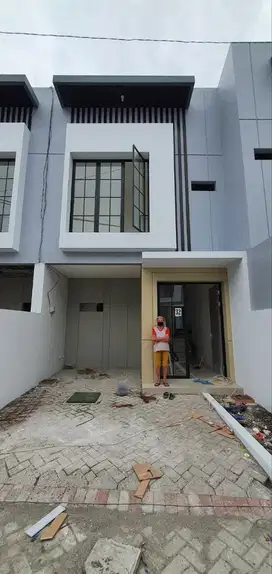 Rumah Baru di Perum Regency One Babatan 2 Lantai STRATEGIS