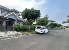 Dijual rumah besar asri hoek di Kemang Pratama Bekasi