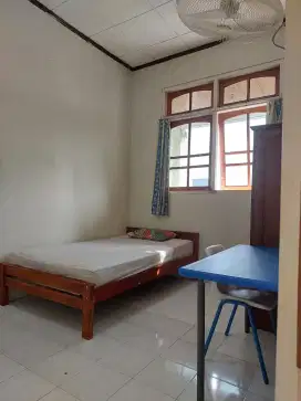 Kamar kos dekat pelabuhan tanjung perak