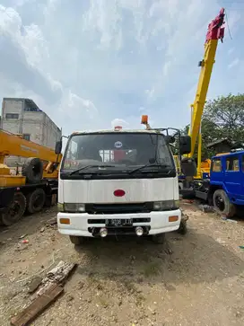 Dijual TMC (Truck Mounted Crane) 8 Ton merk Nissan