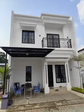 Di jual rumah 2 lantai bagus di BSD dekat stasiun kereta
