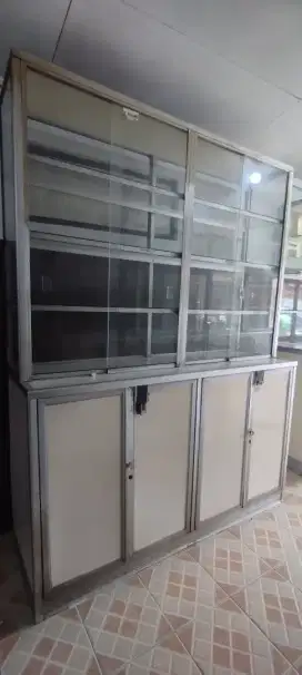 Etalase rak kaca
