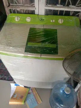 Mesin cuci Polytron kapasitas jumbo 10kg mulus