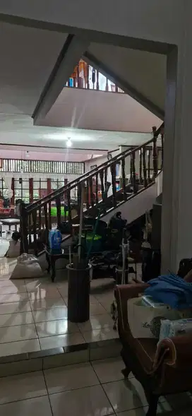 Rumah 2 lantai beserta Kontrakan di lantai atasnya di Pondok Labu
