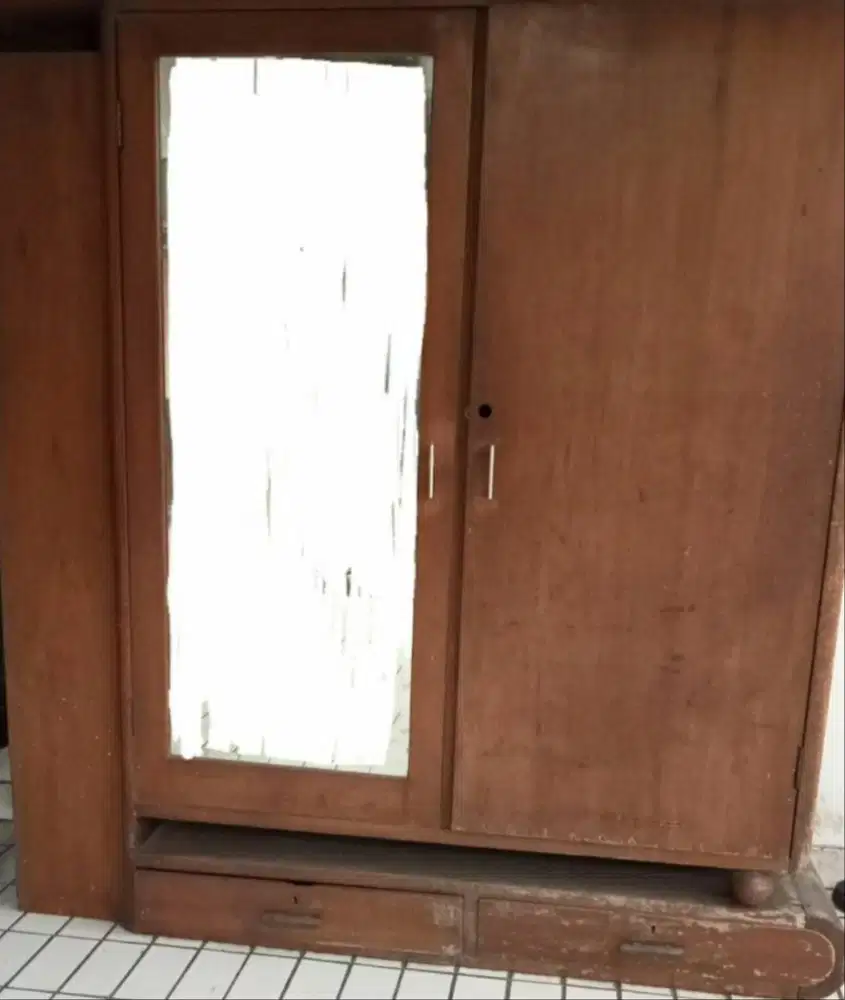 Lemari kondisi cukup baik
