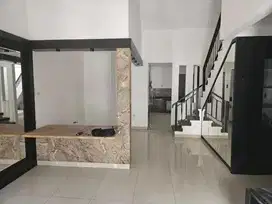 Rumah villa valensia Siap Huni Surabaya Barat samping Pakuwon Mall