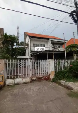JUAL RUMAH HITUNG TANAH JALAN COMAL RAYA DARMO MURAH SHM PUSAT KOTA