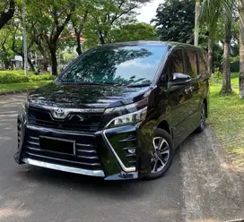 Kredit TDP 10 JUTA Voxy 2.0 AT 2018 Hitam Siap Pakai BERGARANSI