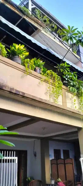 Dijual Cepat! Rumah eksklusif 3 Lantai Pejaten Jaksel – 3M Nego!