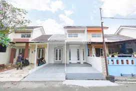 Rumah Strategis Dekat Mall Paradise Walk Serpong Hadap Utara J-22857