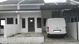 Rumah Siap Huni 15 Menit ke Pintu Tol BSD Barat 1 Dibantu KPR J-30704
