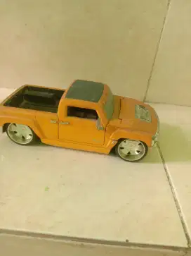 Miniatur Mobil Pickup DUB. City