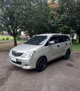 DIJUAL MOBIL INOVA SOLAR G MANUAL TAHUN 2011