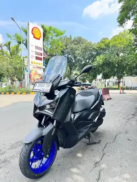 Xmax 2025 Black odo very low