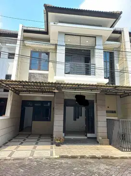 Rumah Bangunan Kokoh Siap Huni Manyar Tirtoyoso