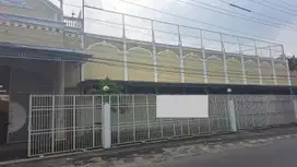 Ruang Usaha & Rumah 2 Lantai Lokasi Strategis di Jalan Sultan Agung