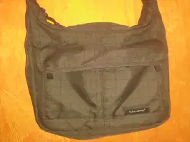 Tas selempang besar merk kalibre ori