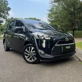 Toyota Sienta 1.5 V A/T (bensin)