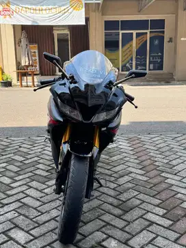 Dijual Motor Kesayangan Yamaha R15