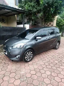 Dijual cepat Toyota Sienta V MT 2017 gress ciamik perawatan
