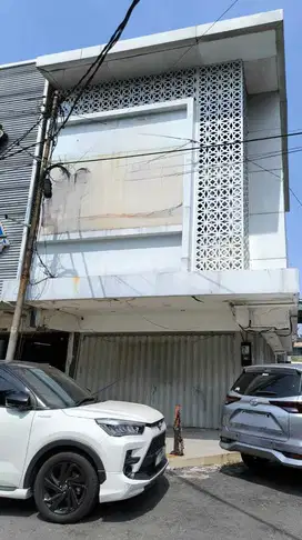 Ruko 3 Lantai Bagus di Mayjen Sungkono Lokasi Strategis