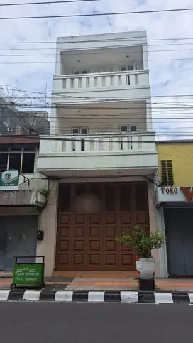 Disewakan Ruko 3 Lantai Lokasi Strategis di Jalan Pemuda Kota Magelang