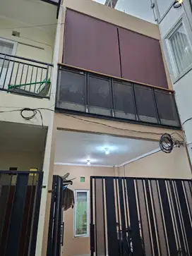 DISEWAKAN 50jt/DIJUAL Rumah 2 Lantai – Semi Furnished & Siap Huni!