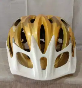 HELM SEPEDA UNITED