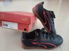 Sepatu futsal anak PUMA VITORIA IT Jr.  size 34.5 like new