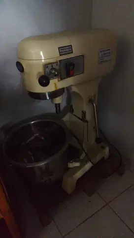 MIXER ADONAN KUE