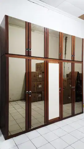 Lemari Kaca Pakaian Jumbo Jati Murah