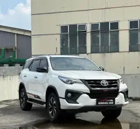 Toyota Fortuner VRZ TRD 4x2 AT 2018 Warna Putih KM 61 rb