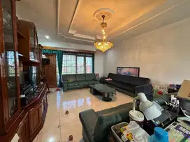 Dijual Rumah Bagus 2 Lantai di Tengah Kota, jalan Sakura