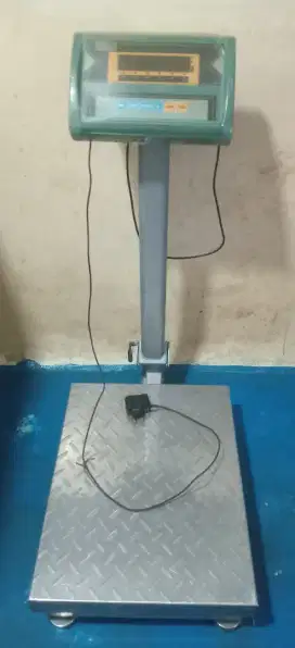 Timbangan digital 150kg duduk.
