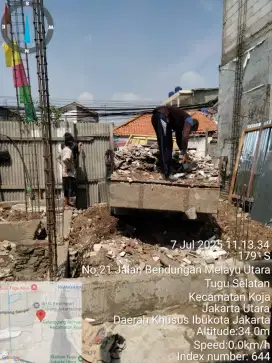 Urugan material puing dan buang sampah