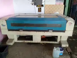 Mesin cuting laser acrylik
