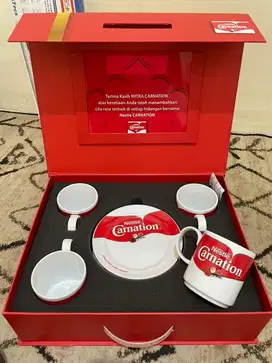 Set gelas dan tatakan