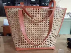 Tas Rotan kombinasi kulit , masih bagus, 35 x 10 x 30