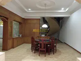 Dijual/Disewakan Villa 2 Tingkat di Komplek Cemara Asri Jalan Sakura