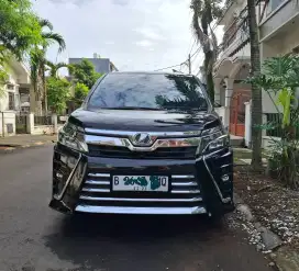 Toyota Voxy 2.0 AT 2018