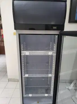Showcase 1 pintu