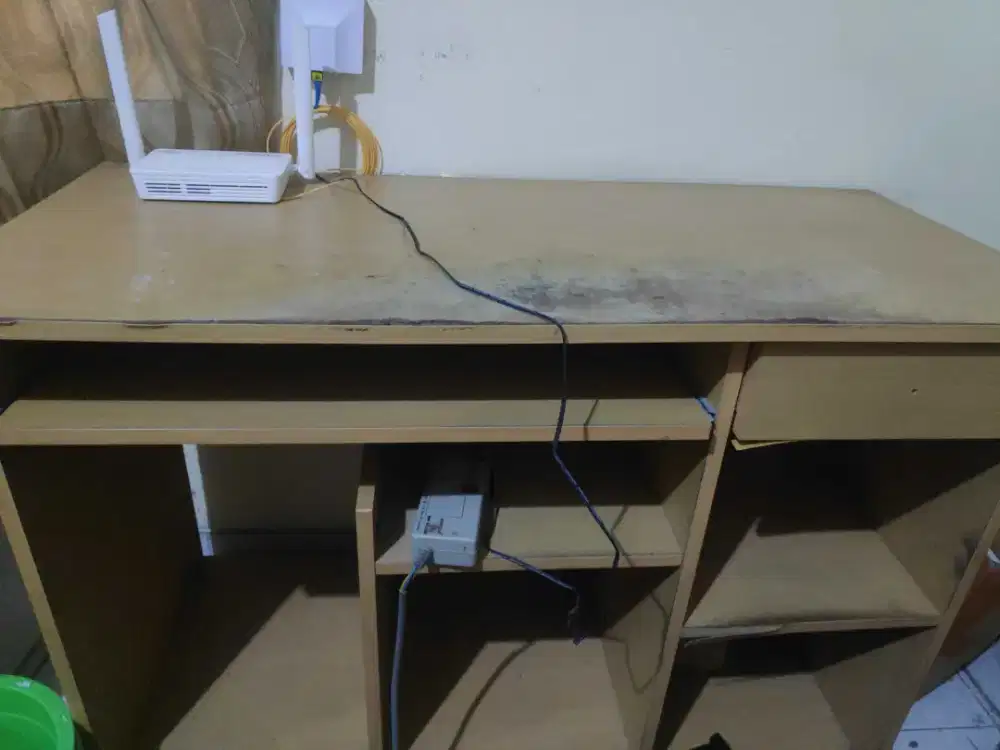 Meja Belajar / Meja Kerja Kayu Bekas