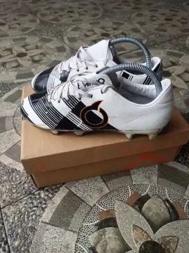 Sepatu Bola Ortus Libero FG size 40