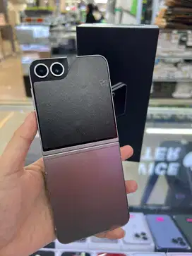 SECOND SAMSUNG Z FLIP 6 12/256GB MULUS LIKE NEW