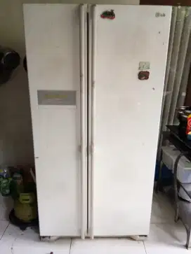KULKAS NYALA NAMUNTIDAK DINGIN