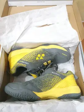 Sepatu Bulutangkis Badminton Yonex Velo 100 Original