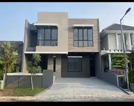 2 lantai Rumah Citraland Woodland Minimalis di SBY Barat