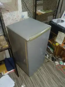 Kulkas Sanyo 1 pintu Mungil hemat Ruangan hemat Listrik 81x43