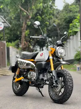 honda monkey 2022 plat L km 500 perak (dax supercub ct125 ct 125)