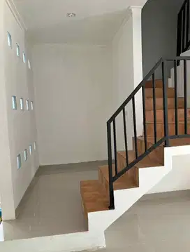 Di jual rumah 2 lantai surat SHM